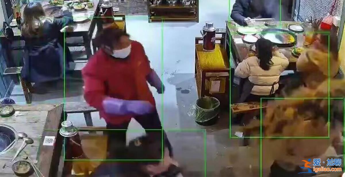 女子遭陌生人端火鍋湯底潑臉 女子被火鍋潑臉怎么辦？