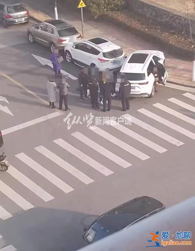江蘇一高校女生在校內(nèi)被老師汽車輾壓？交警證實(shí)事故發(fā)生致1人受傷？