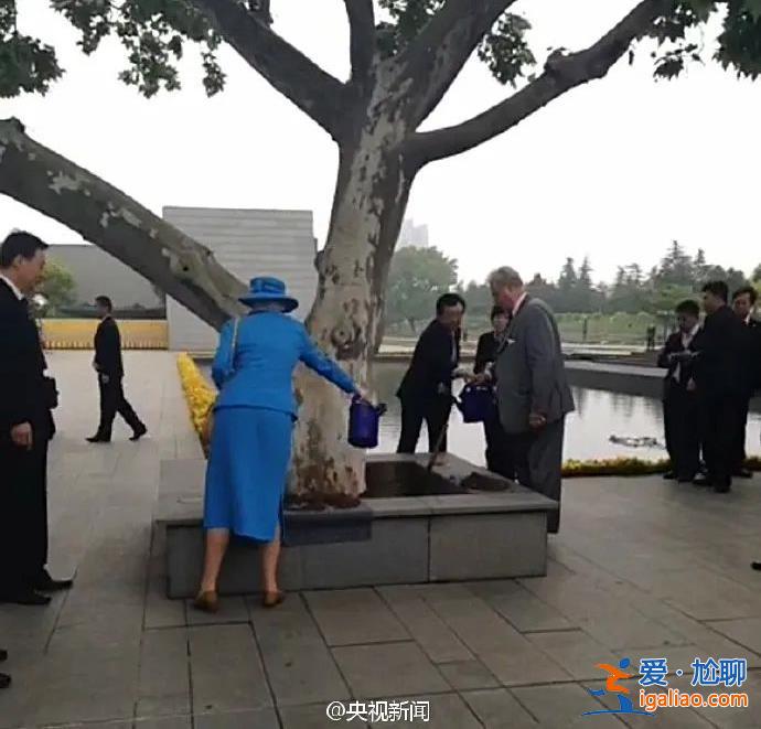 曾打破慣例兩次訪華 這位“個(gè)性女王”退位？