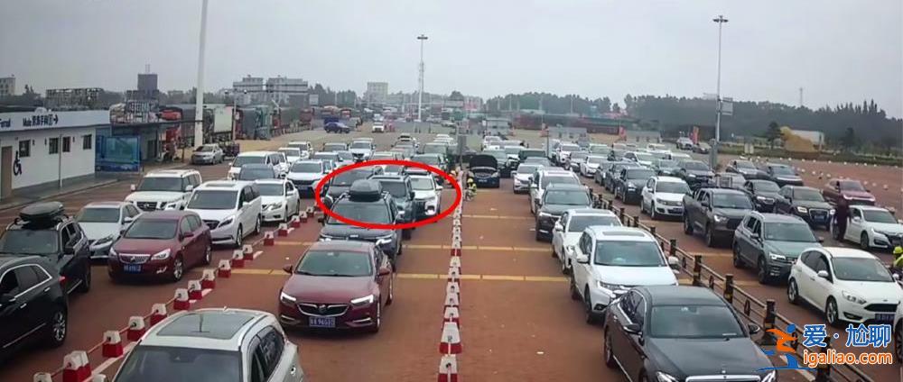 “奔馳加塞砸引擎蓋”事件持續發酵 奇瑞車一方陷輿論漩渦？