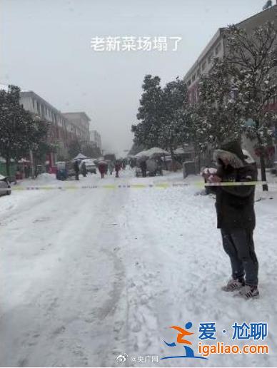 湖北潛江一菜市場頂棚垮塌致一死一傷？