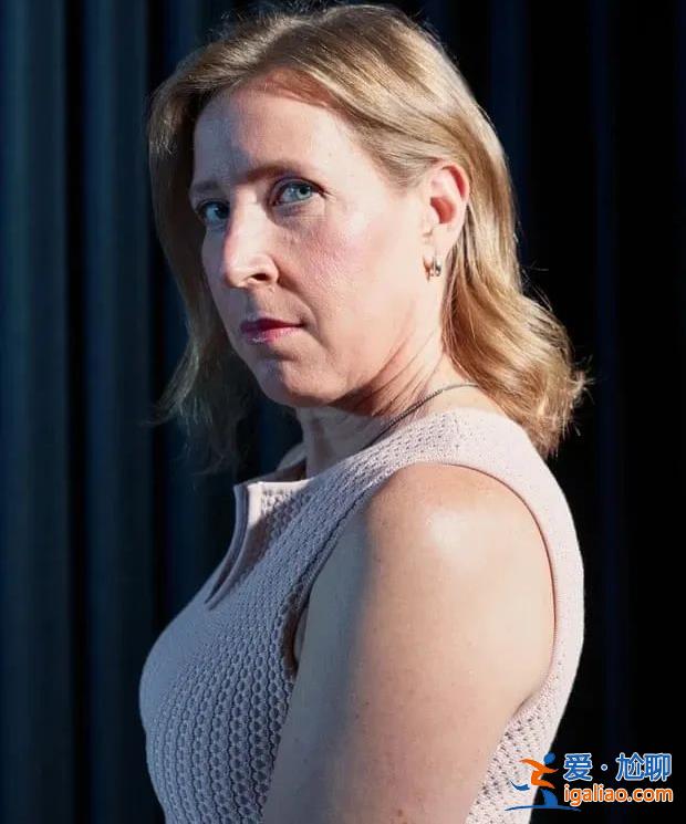 她的兒子暴斃 震動(dòng)美國(guó)？