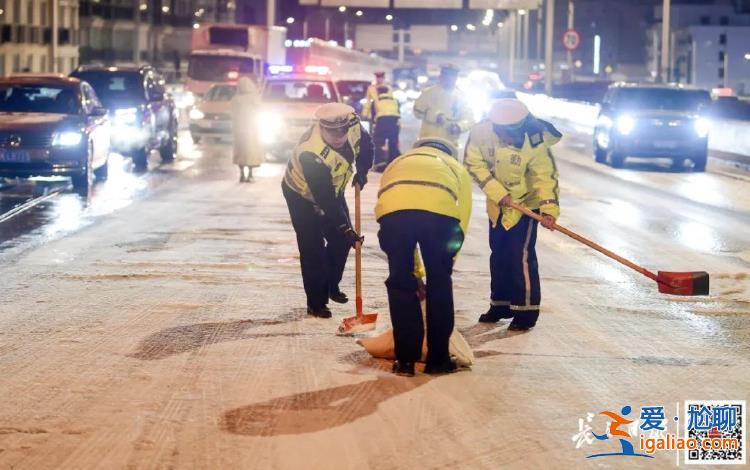 凌晨暴雪預警！武漢一片雪白 這場雪還要下多久？