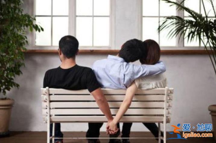 冒充涉事女教師直播？大批仿號(hào)被官方封了？