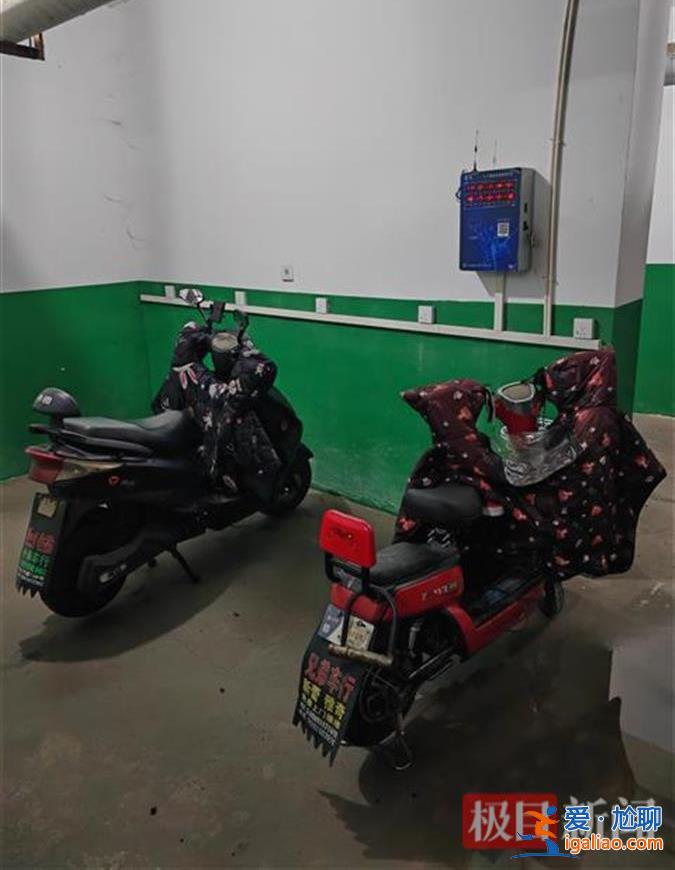 地下一層也有充電樁 其他樓仍有車在充電？