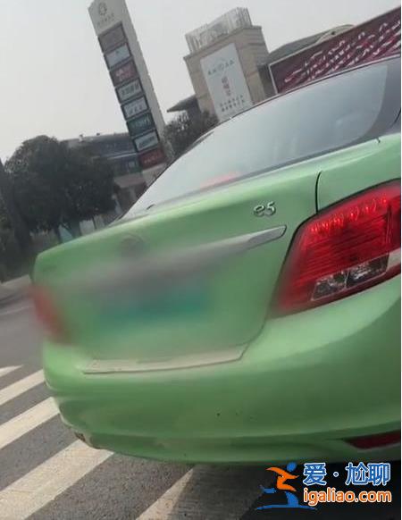 他們?cè)谖靼沧鲎廛?是怎么被“套路”買下天價(jià)字畫的？？