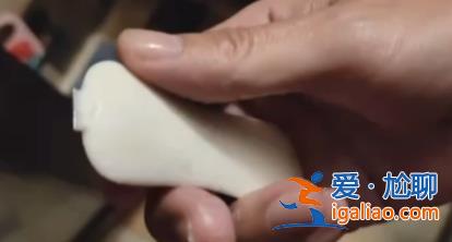 舒膚佳香皂洗出刀片？網友稱洗澡時差點被“一刀封喉” 多方回應？