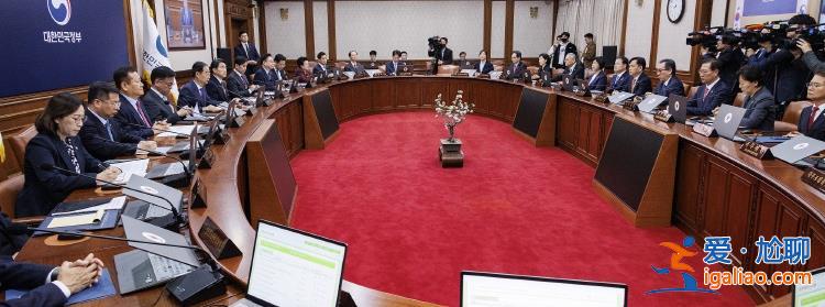 韓國國會選舉執政黨慘敗 尹錫悅剩余3年任期改革施政阻力重重？