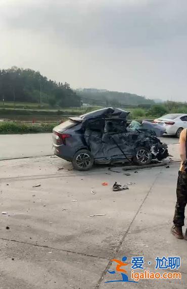 廣西柳州鹿寨縣一轎車與縣域班車相撞 造成3人死亡？