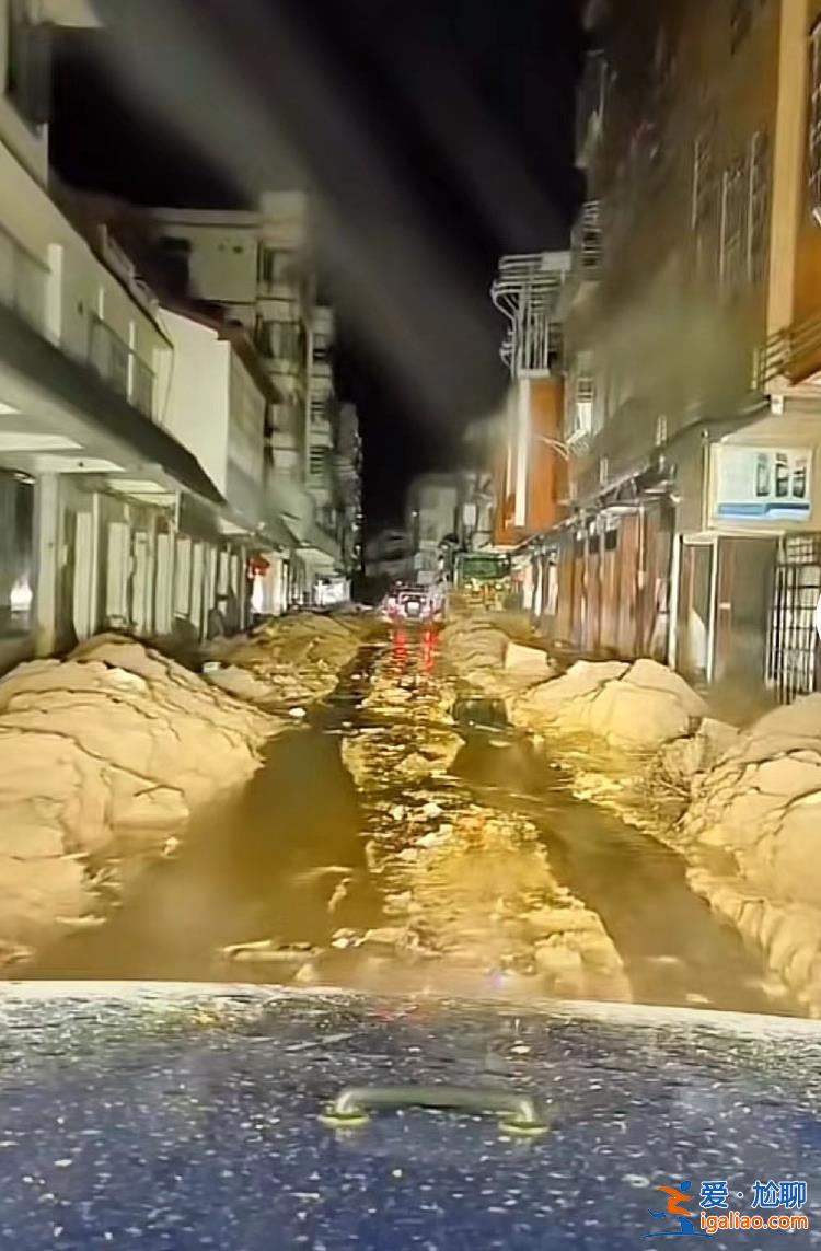 被圍困的鎮子 挺身而出的人？