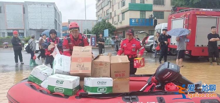 被圍困的鎮子 挺身而出的人？