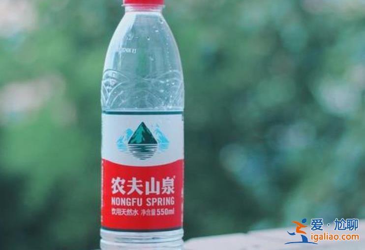 農夫山泉推出綠色瓶裝飲用純凈水，這是向其它品牌宣戰嗎[農夫山泉產品]？