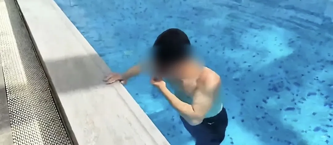 鄭州一游泳教練憋氣訓練時溺亡 工作人員拍視頻卻未施救？當地回應？