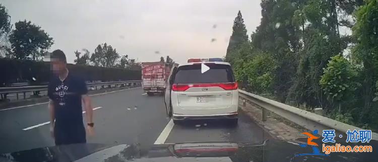 兩民警已停職？