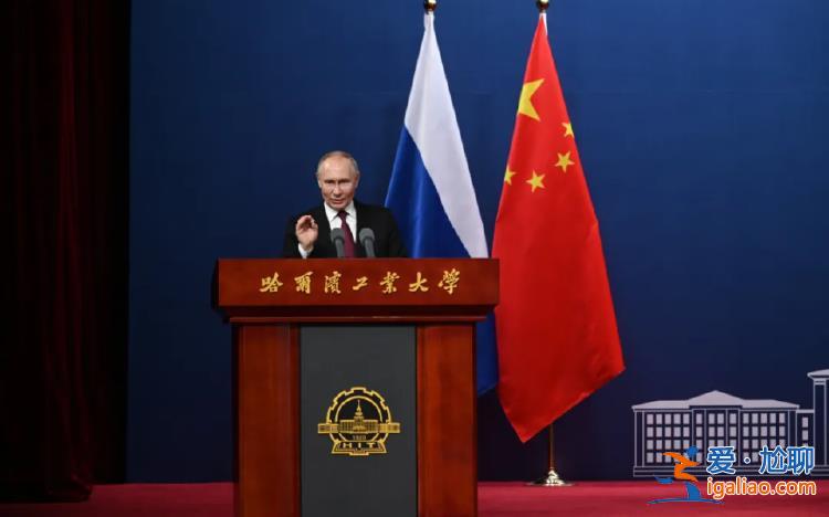 與師生對話 體驗學校自研機器人? 與師生對話 體驗學校自研機器人?