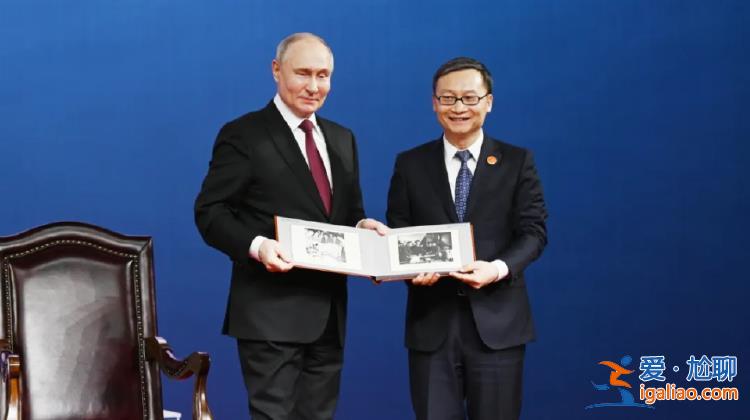 與師生對話 體驗學校自研機器人? 與師生對話 體驗學校自研機器人?