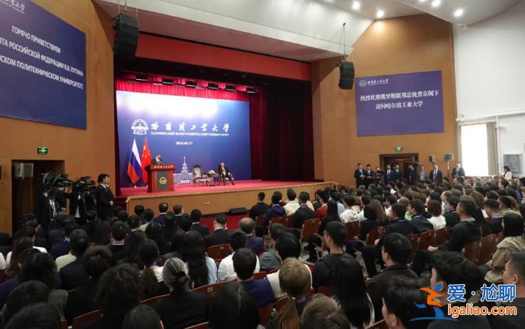 與師生對話 體驗學校自研機器人? 與師生對話 體驗學校自研機器人?