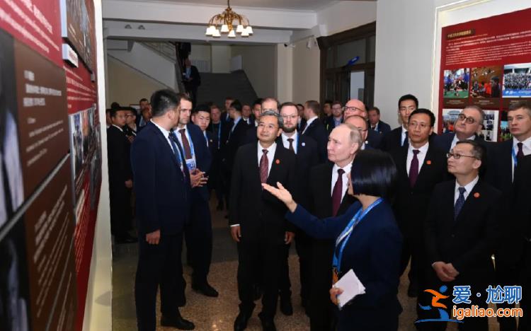 與師生對話 體驗學校自研機器人? 與師生對話 體驗學校自研機器人?