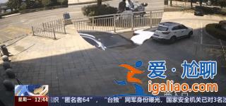扶不扶？服！摔倒老人誣陷好心攙扶小伙被行拘？