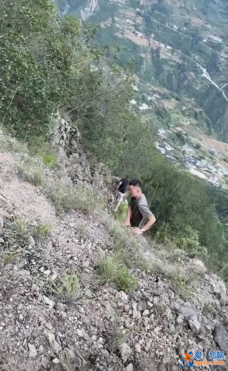 車內2人搶救無效去世？