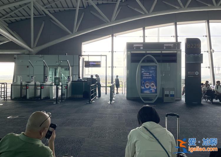 長龍航空一航班乘客登機(jī)后被通知下機(jī) 機(jī)組稱輪胎破了？