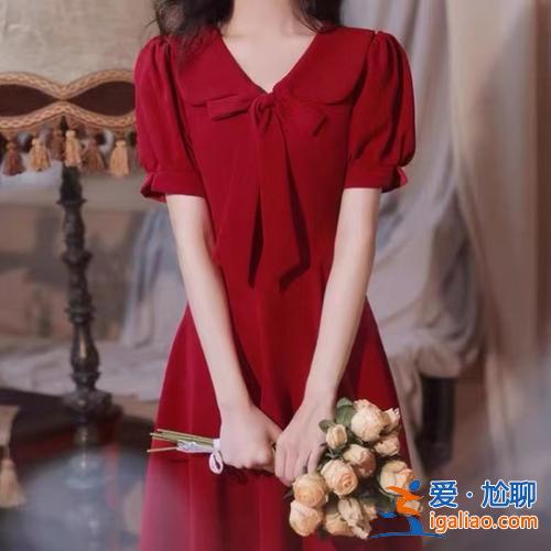 升學宴正裝(女兒升學宴女兒穿什么衣服合適)？