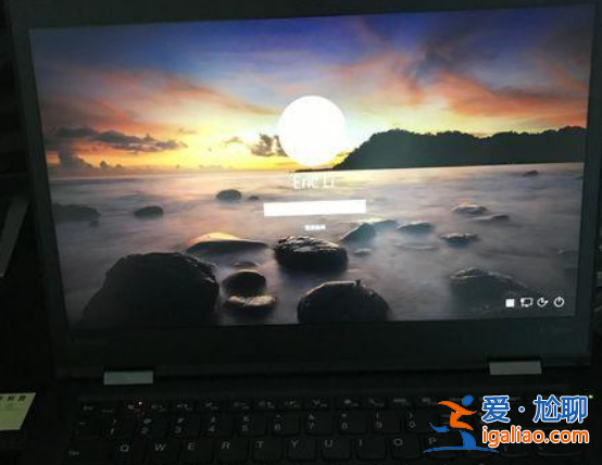 win10開機輸入密碼界面黑屏的解決方法？