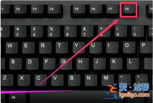 win10系統開機黑屏左上角一橫杠在閃如何解決？？