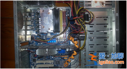 win10系統開機黑屏左上角一橫杠在閃如何解決？？